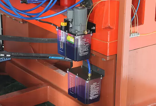 يمكن لمضخة زيت التشحيم الكهربائية حقن زيت التشحيم تلقائيًا بشكل منتظم وكميًا من خلال التحكم في الكمبيوتر في حالة التحكم غير المأهول ، مما يجعل