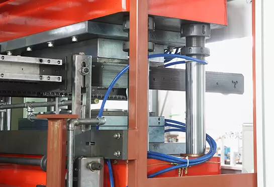 يتم تشغيل محطات العمل بواسطة أربعة أعمدة إرشادية ثابتة (فولاذ GCr15 ، خارجي مطلي بالكروم الصلب). مقاومة التآكل ، وإطالة عمر المعدات.