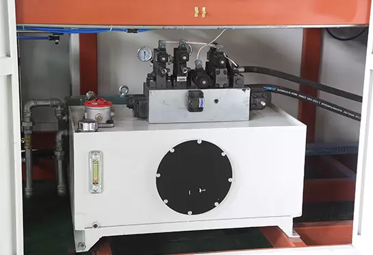 يمكن أن يوفر نظام الدفع الهيدروليكي سرعة حركة مناسبة وقوة تثقيب قوية.