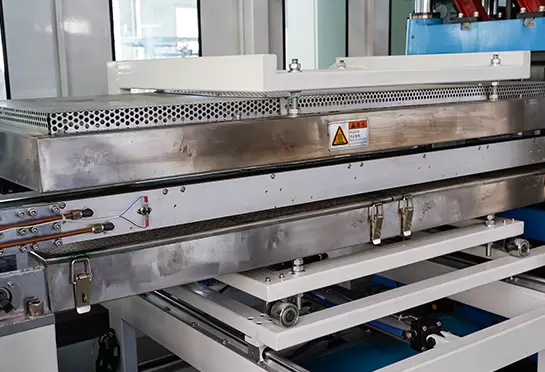 الآلة تعتمد نظام درجة الحرارة PID ، إنها تظهر دقة عالية ، وتحمل التحكم في درجة الحرارة ＜ 1 ℃.