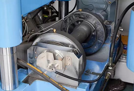 كل محطة مدفوعة بهيكل رابط كرنك غريب الأطوار.