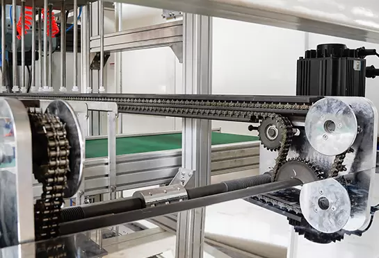 السلسلة المسننة مصنوعة من 65 # Mn ، مما يساعد على نقل الصفيحة. سكك ألمنيوم مع تبريد مائي ، موفر للمياه.