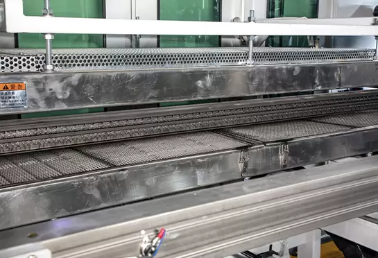 الآلة تعتمد نظام درجة الحرارة PID ، إنها تظهر دقة عالية ، وتحمل التحكم في درجة الحرارة ＜ 1 ℃.