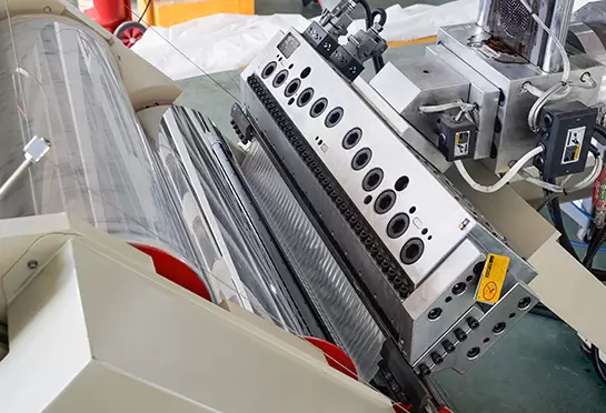 آلة بثق الصفائح آلة بثق الصفائح